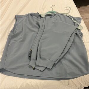 Figs Women's Scrub Set in Light Gray